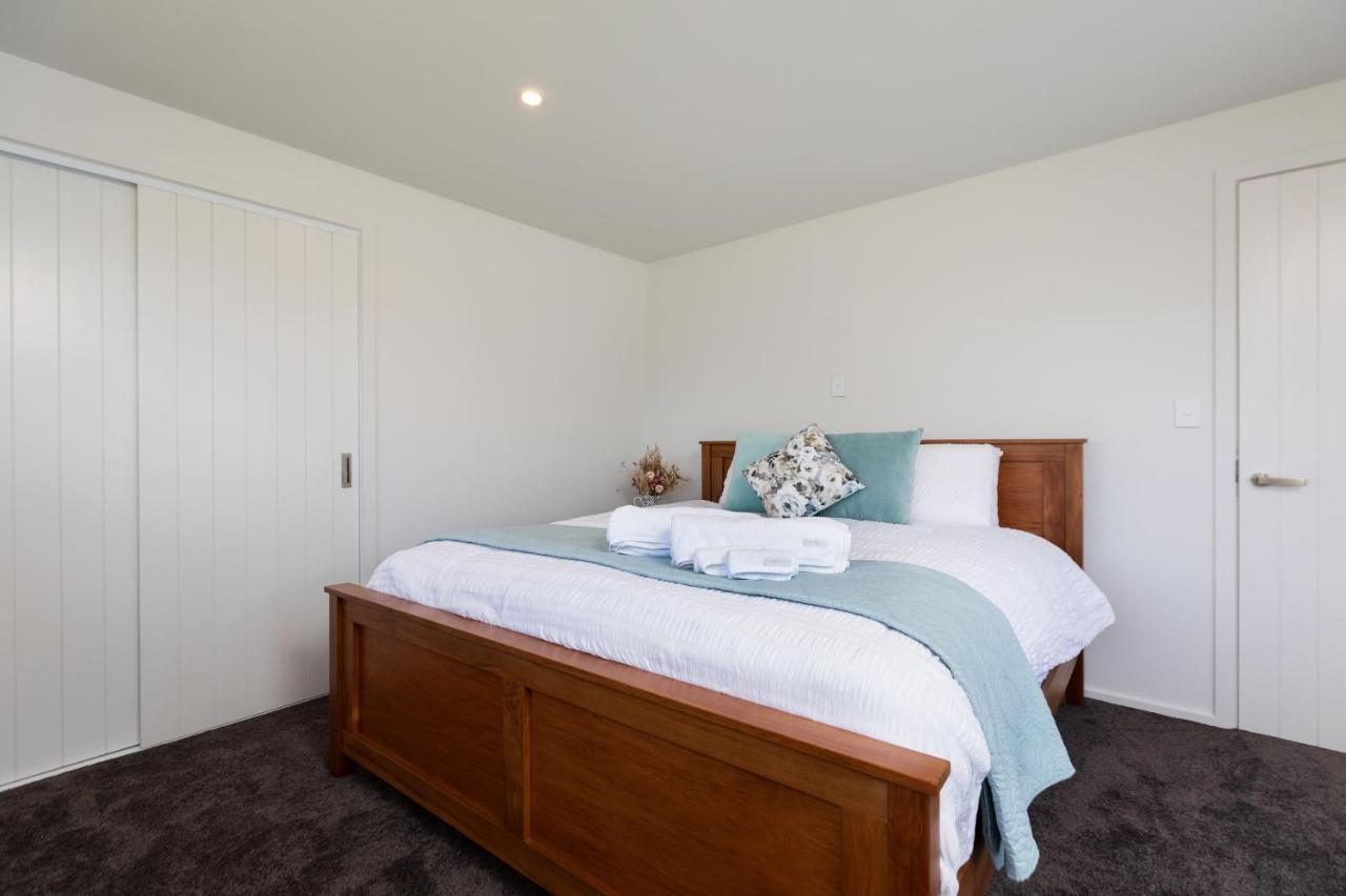 Oakura Beach Front Apartments Exterior photo